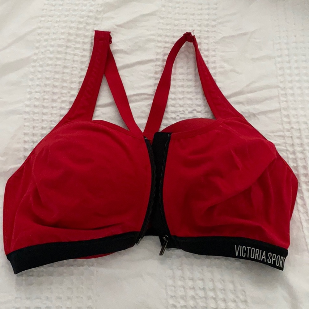 Victoria sports zip up clip sports bra